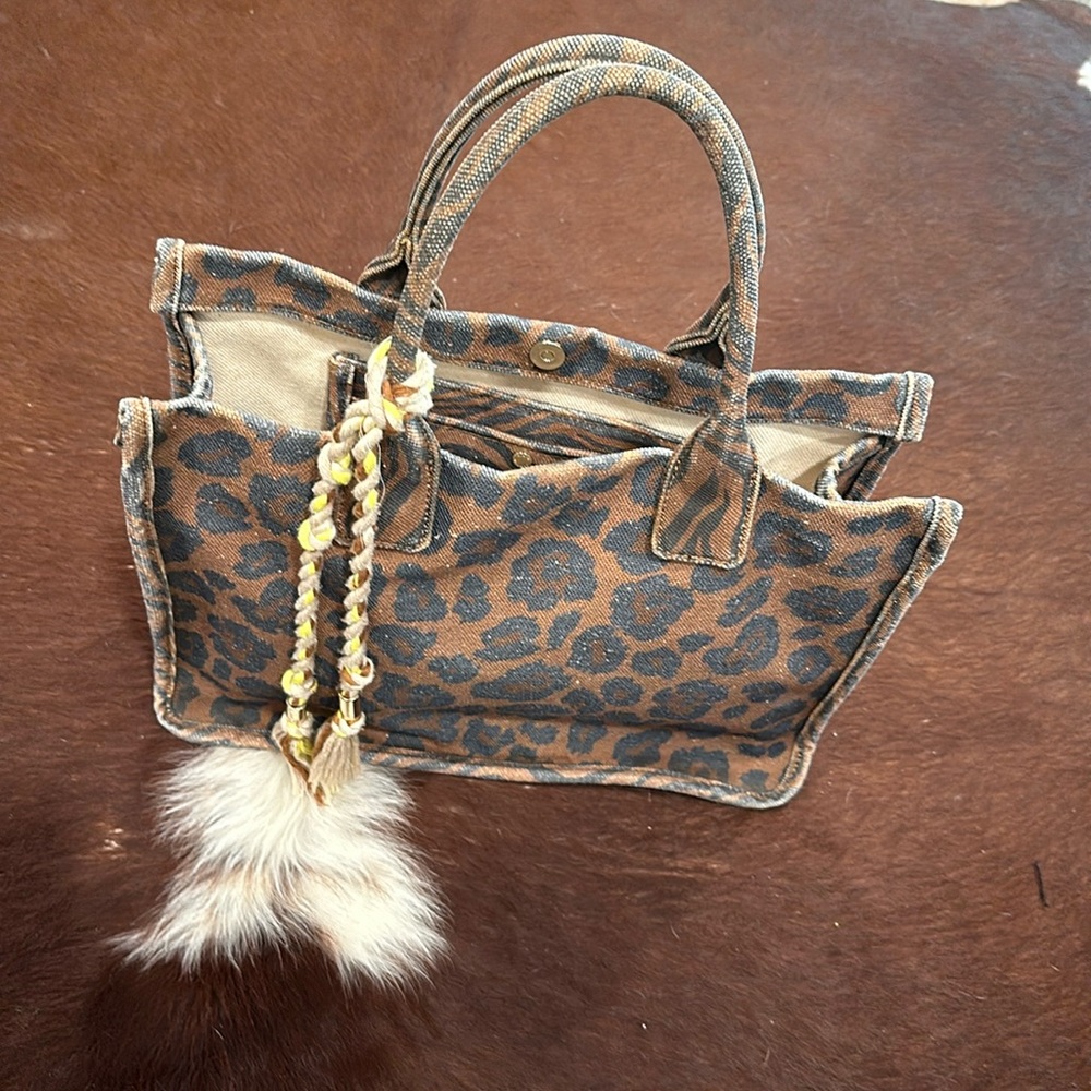 Vince Camuto tote